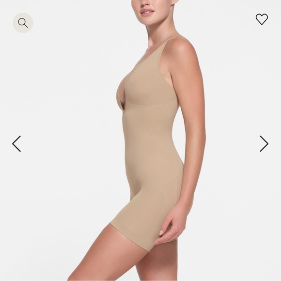 SKIMS Plunge Bodysuit - Picture 2 of 6